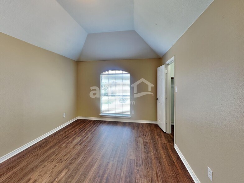 Building Photo - 107 Monticello Dr