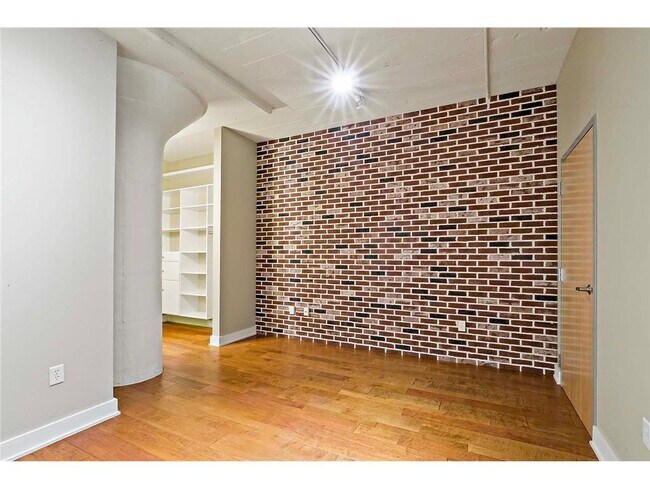 Building Photo - 2929 Chicago Ave