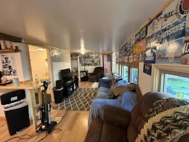 Building Photo - 407 S 10th Ave