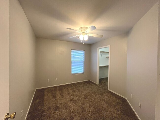 Building Photo - 1847 sq ft, 2 story, 4 Bedroom, 2 1/2 bath, 2 Car Garage home in the Vibrant city of Las Vegas.