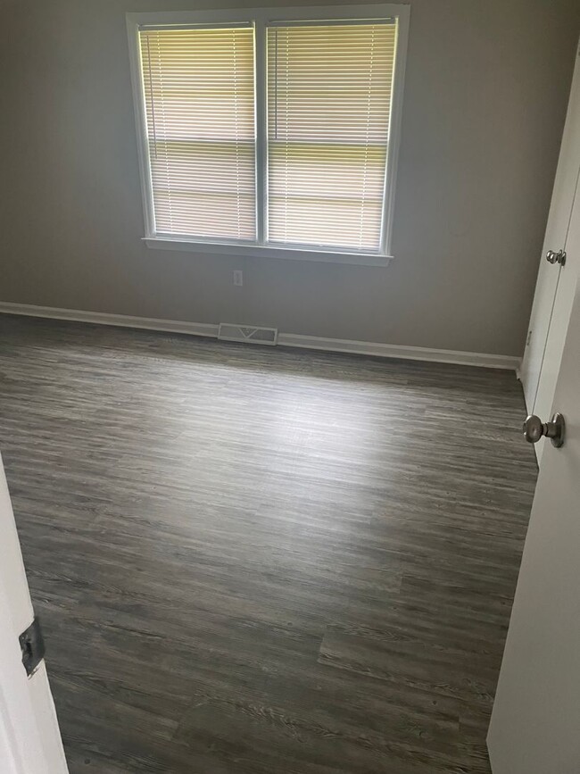 Building Photo - 624 Marlee Dr