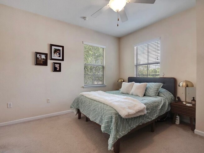 Building Photo - 2289 Del Carmel Way
