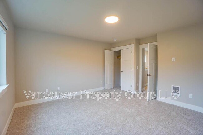 Building Photo - 313 E Caribou Ct