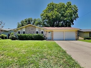 Building Photo - 3013 Esters Ct