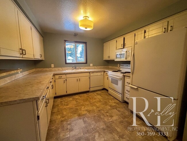 Building Photo - Cozy 3-Bedroom Home in Desirable Poulsbo Neighborhood