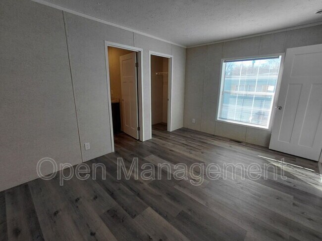 Building Photo - 301 Mantle Ave