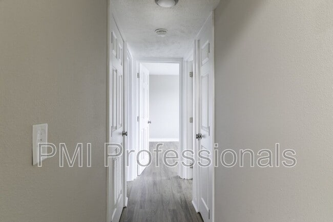 Building Photo - 123 Kingsridge Dr