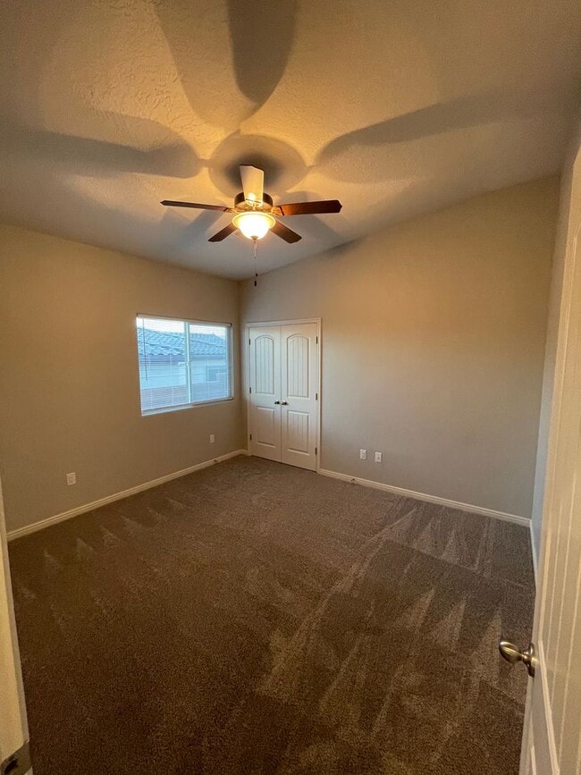 Building Photo - Home in Hayden Estates 3 bedroom, 2 bath with a 3 car garage