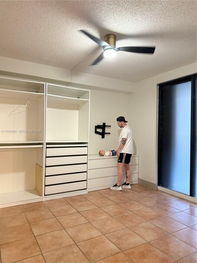 Building Photo - 540 Brickell Key Dr