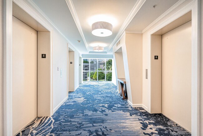 Building Photo - 347 N New River Dr E