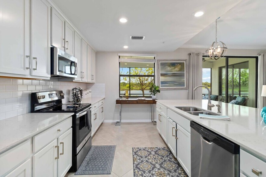 Building Photo - 10805 Tarflower Dr