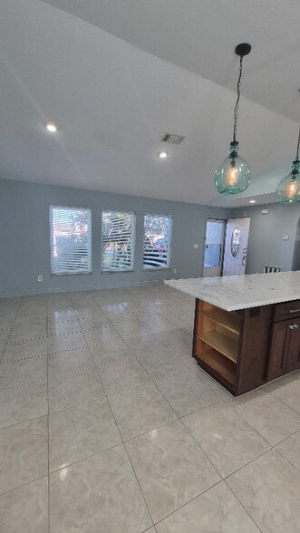 Building Photo - 614 Caribou Ct