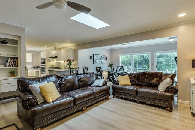 Building Photo - 3002 Stardust Dr