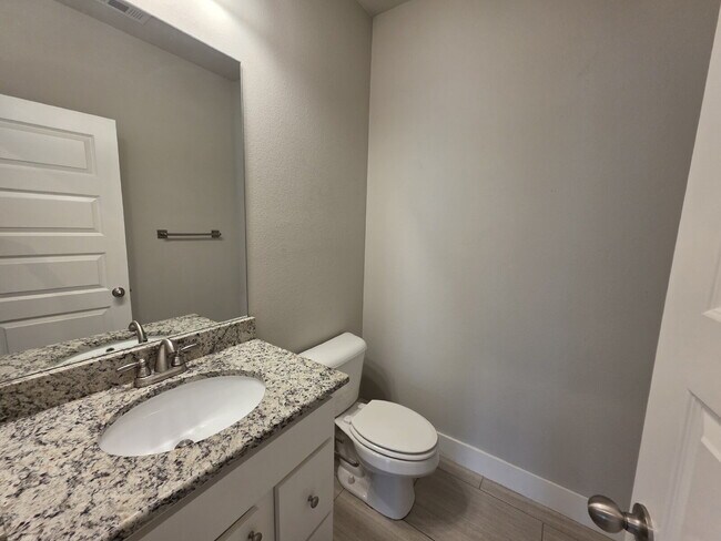 Building Photo - 6521 W Knoll View Way