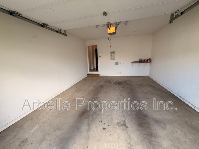 Building Photo - 215 Radford Dr