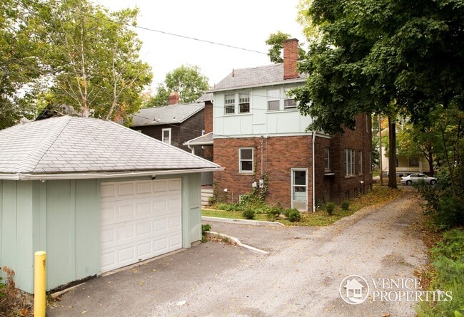 Building Photo - 187 E Northwood Ave