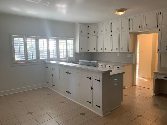 Building Photo - 1145 Mayfield Rd