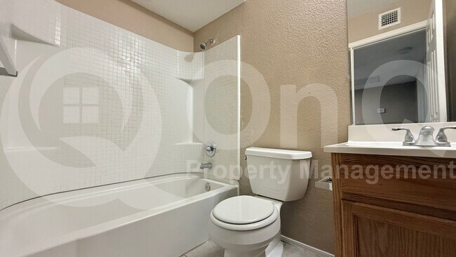 Building Photo - 2634 N 43rd Ave