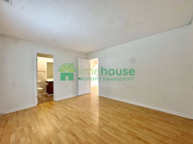 Building Photo - 3207 Creekside Dr