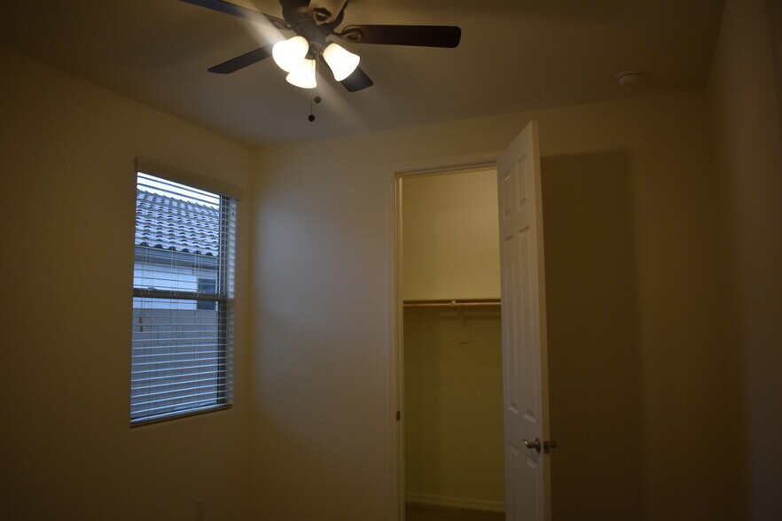 Guest Bed - 260 E Hawaii Dr