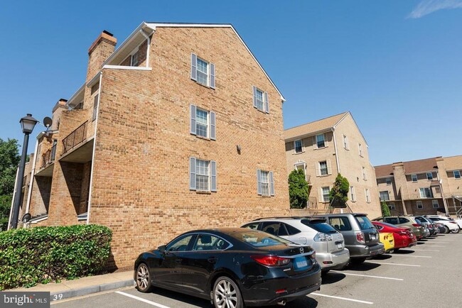Building Photo - 933 S Rolfe St