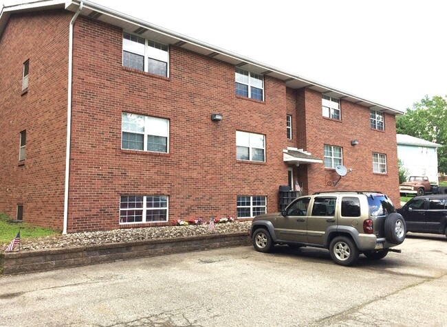 Building Photo - 225 Hillview Ln