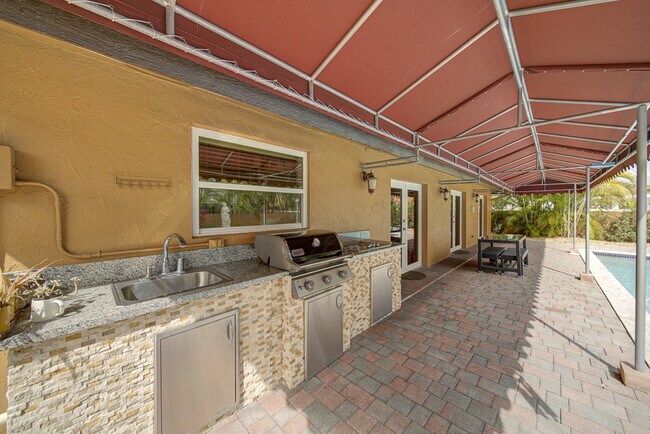 Building Photo - 16811 NW 83rd Ave