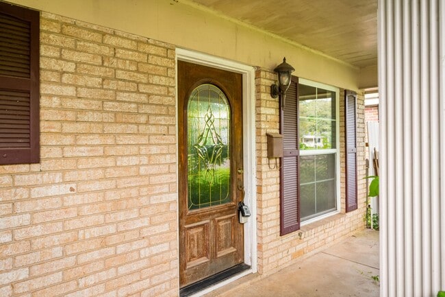 Building Photo - 2020 Clover Ln