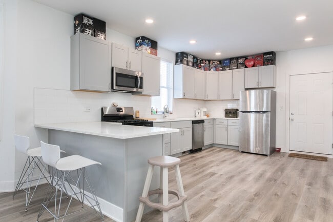 Building Photo - 4055 Prairie Ave