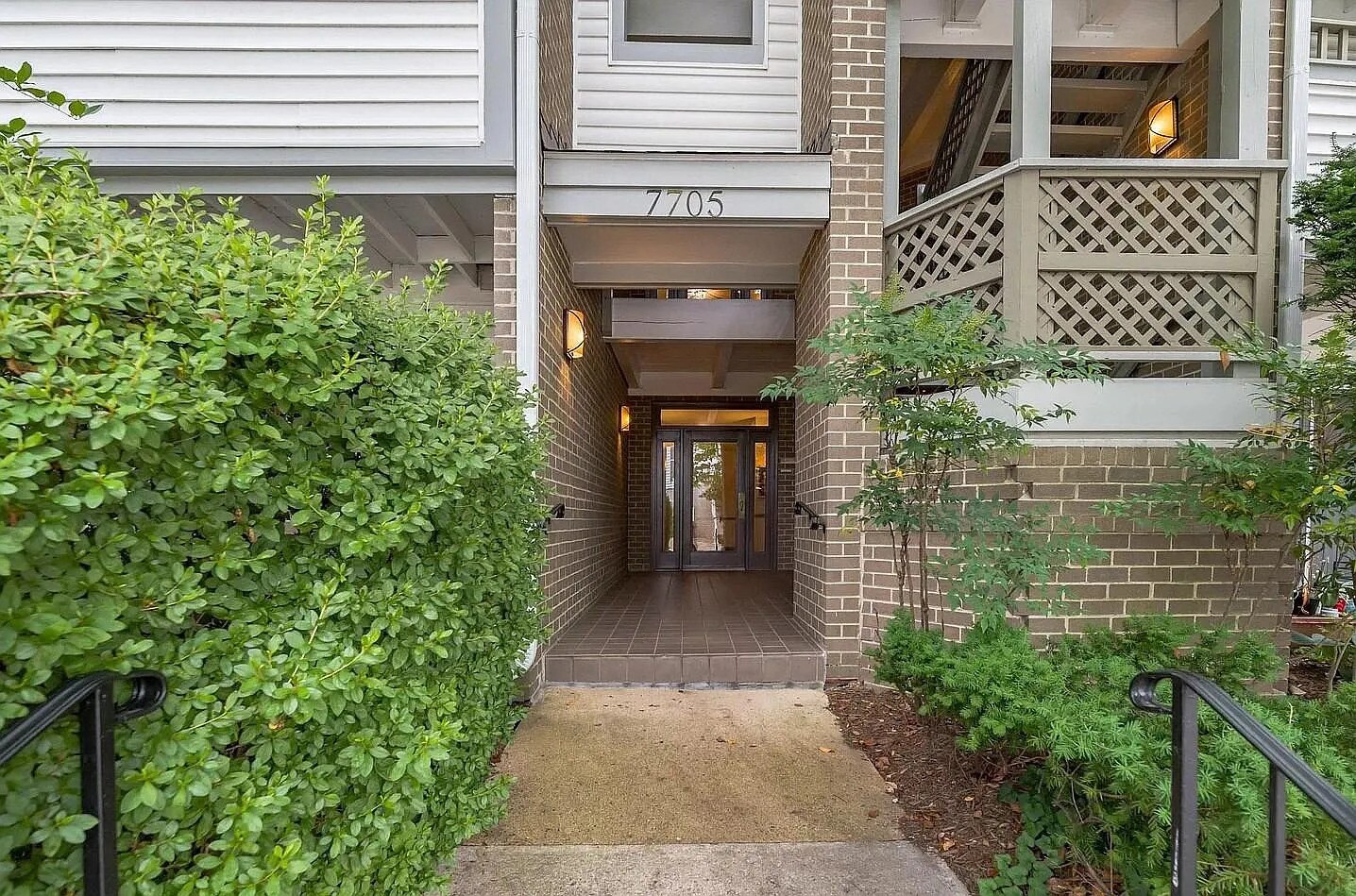 Building Photo - 7705 Lafayette Forest Dr