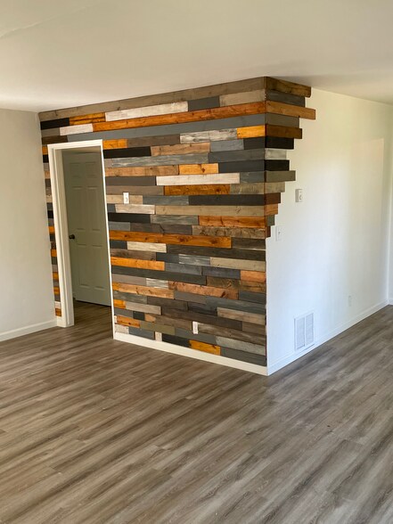 Building Photo - 521 E Arrellaga St