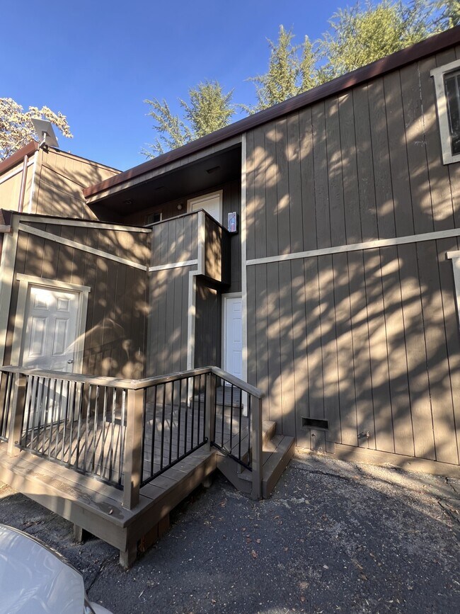 Primary Photo - 302 Pleasant St