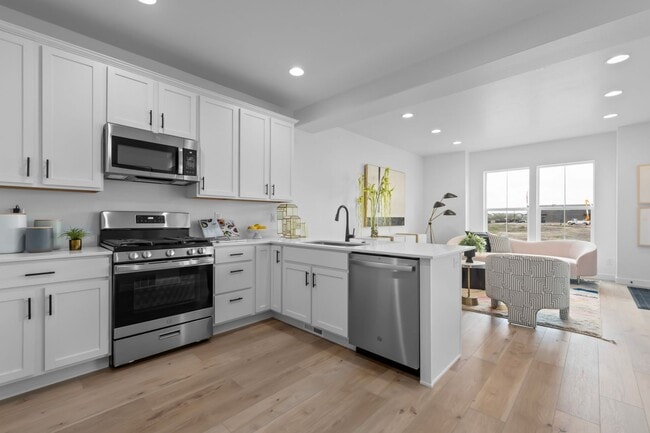 Building Photo - Overland Village - 6659