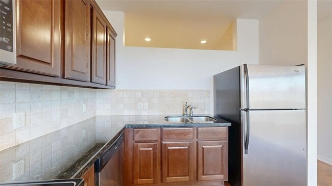 Building Photo - 206 N Main St