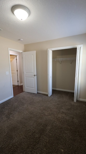 Building Photo - 122 Villa Rd