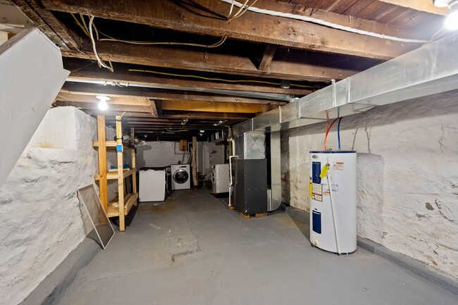 Building Photo - Cozy 1 Bedroom in McKeesport available May...