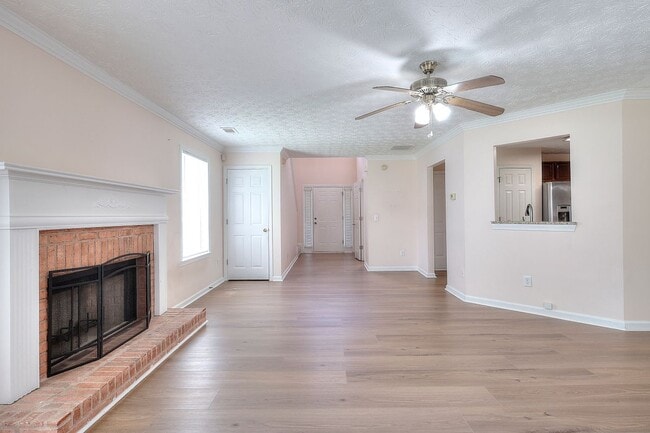 Building Photo - 665 Walnut Creek Dr NW