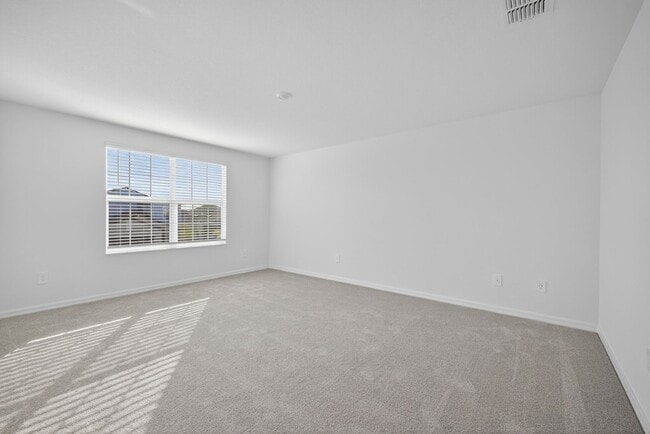 Building Photo - Brand New 6-Bed Available Now!