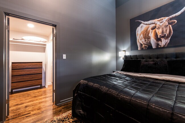 Building Photo - 223 S Hancock St