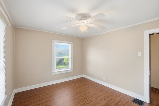 Building Photo - 1033 Forest Ave