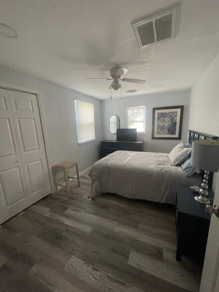 Building Photo - 208 E Magnolia St