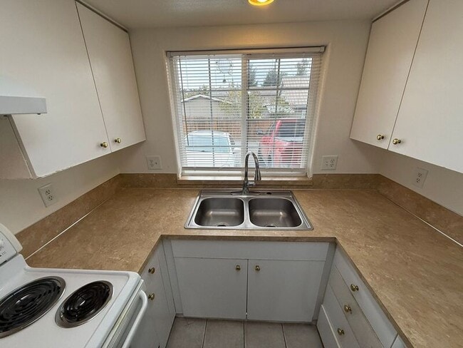 Building Photo - 4342 Ward Pl NE