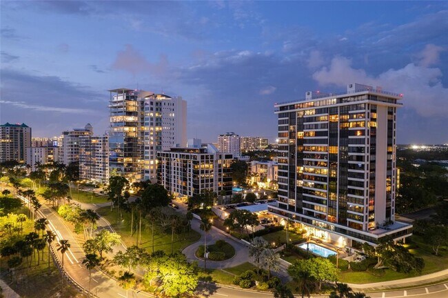 Building Photo - 770 S Palm Ave