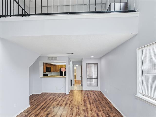 Building Photo - 9835 Walnut St