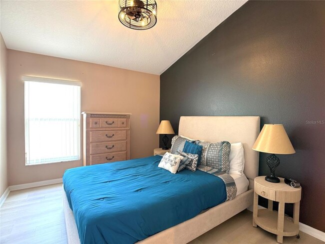 Building Photo - 353 Kensington Dr