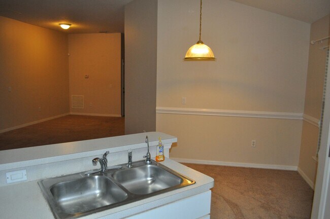 Building Photo - 16 Russman Ln