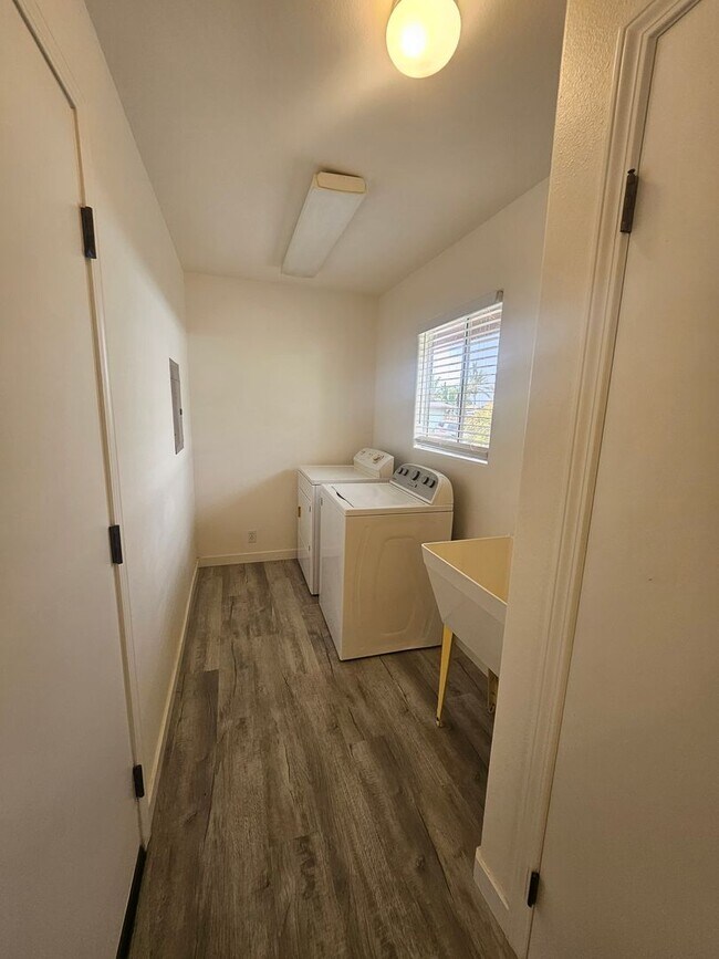 Building Photo - Beautiful and Large Country Home in Kamuela