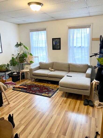 Building Photo - 160 Otis St