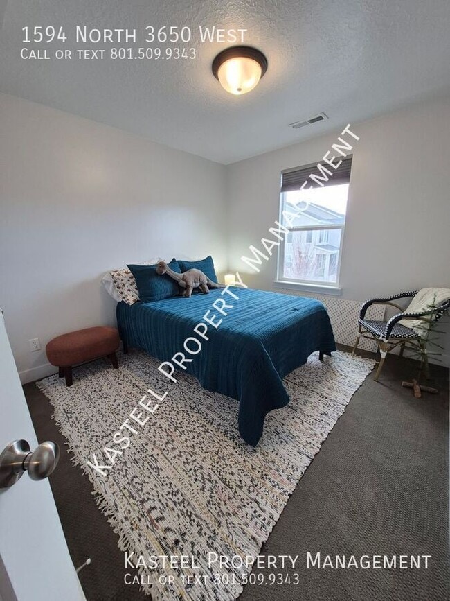 Building Photo - 1594 N 3650 W