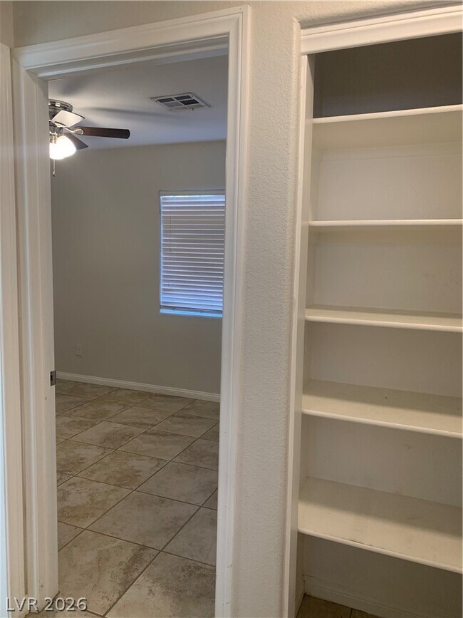 Building Photo - 548 Zuber Ave